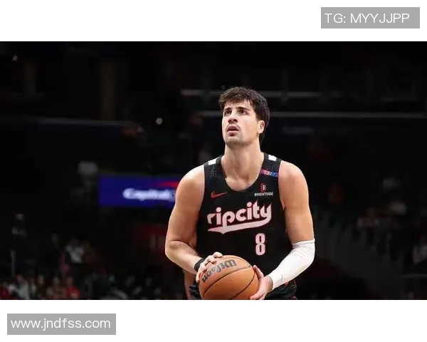 美媒称杨瀚森逐渐融入球队与夏普默契如开拓者的申京与阿门 美媒称杨瀚森逐渐融入球队与夏普默契如开拓者的申京与阿门