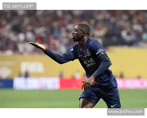 登贝莱荣归故里携金球奖与家乡人民共享荣耀时刻