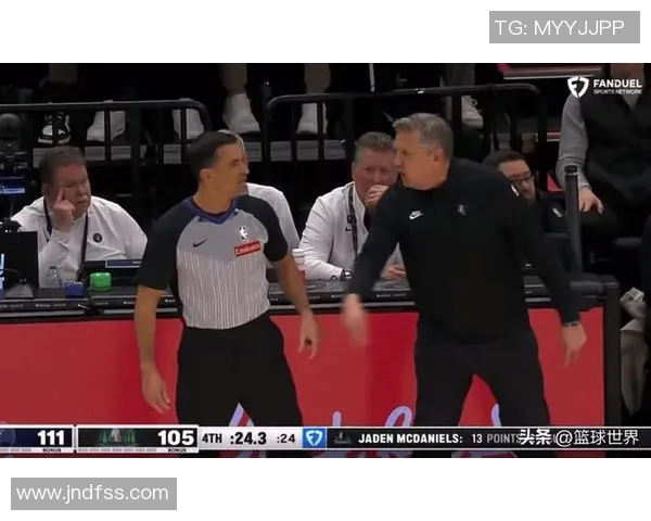 芬奇怒斥裁判漏判两次直言你心知肚明场边气氛紧张