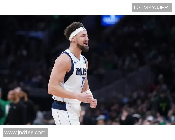 克莱半场表现平平仅得5分状态不佳引发球迷关注 克莱半场表现平平仅得5分状态不佳引发球迷关注