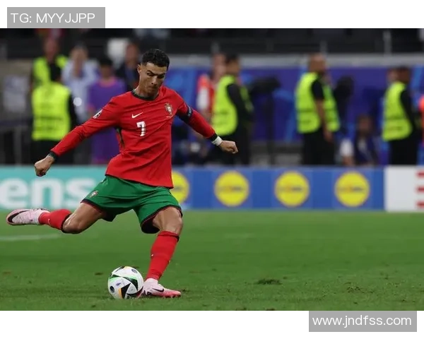 C罗再创历史明晨对阵爱尔兰若进球将成世预赛射手王 C罗再创历史明晨对阵爱尔兰若进球将成世预赛射手王