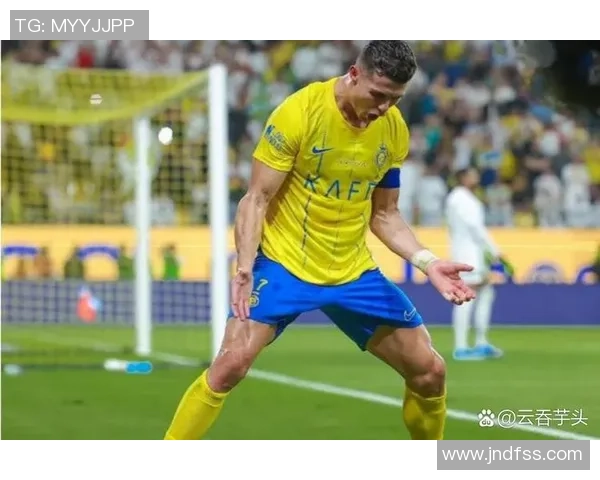 新月逆转十人利雅得胜利C罗被替换下场引发热议