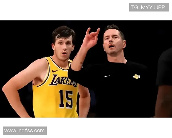 浓眉体重增加近7公斤球探和教练担忧其移动能力下降 浓眉体重增加近7公斤球探和教练担忧其移动能力下降