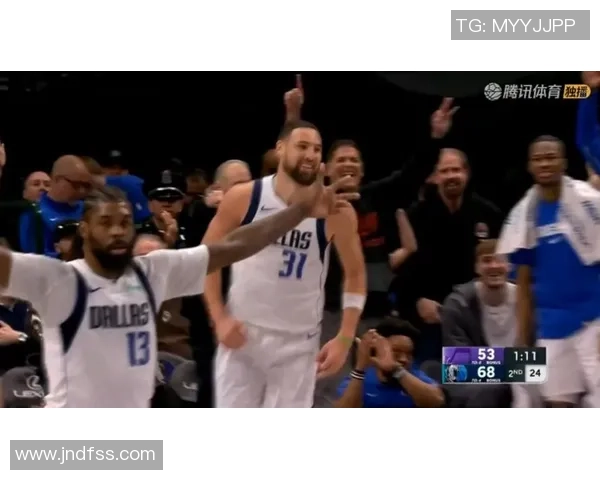 克莱半场三分火力全开轰23分平赛季纪录展现巅峰状态 克莱半场三分火力全开轰23分平赛季纪录展现巅峰状态