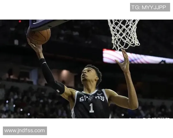 凯尔登约翰逊表现惊艳12投9中三分球命中率高效砍下25分7篮板 凯尔登约翰逊表现惊艳12投9中三分球命中率高效砍下25分7篮板