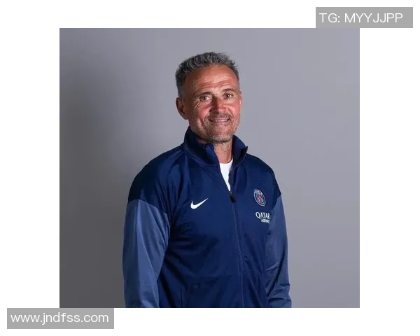 巴黎圣日耳曼全新2025-26赛季第四球衣发布尽显优雅与时尚魅力 巴黎圣日耳曼全新2025-26赛季第四球衣发布尽显优雅与时尚魅力