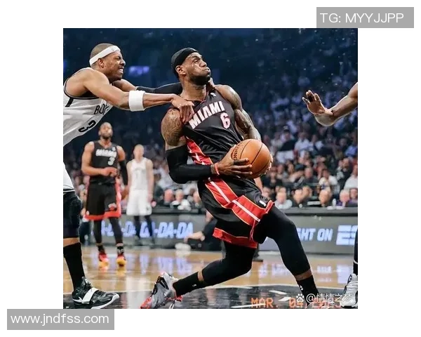 詹姆斯母亲曾想为儿子出头与皮尔斯发生冲突真相揭秘