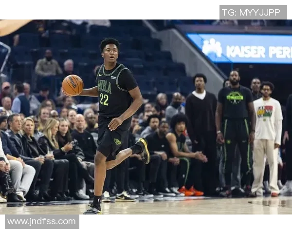 普尔期待费尔斯在新赛季展现潜力成长需要时间的积累与沉淀 普尔期待费尔斯在新赛季展现潜力成长需要时间的积累与沉淀