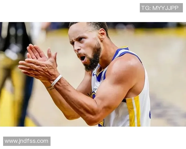 库明加成功指挥库里换防盖掉约基奇勾手展现防守实力 库明加成功指挥库里换防盖掉约基奇勾手展现防守实力