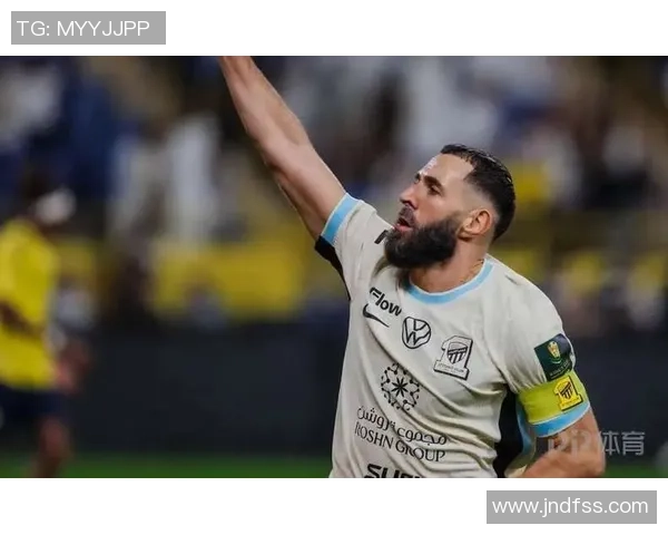 本泽马社交媒体庆祝战胜利雅得胜利强调团队承诺与重要胜利 本泽马社交媒体庆祝战胜利雅得胜利强调团队承诺与重要胜利