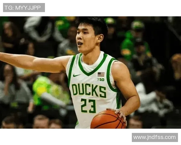 林葳脑后传球技惊四座德米尔接球轻松得分展现默契配合 林葳脑后传球技惊四座德米尔接球轻松得分展现默契配合